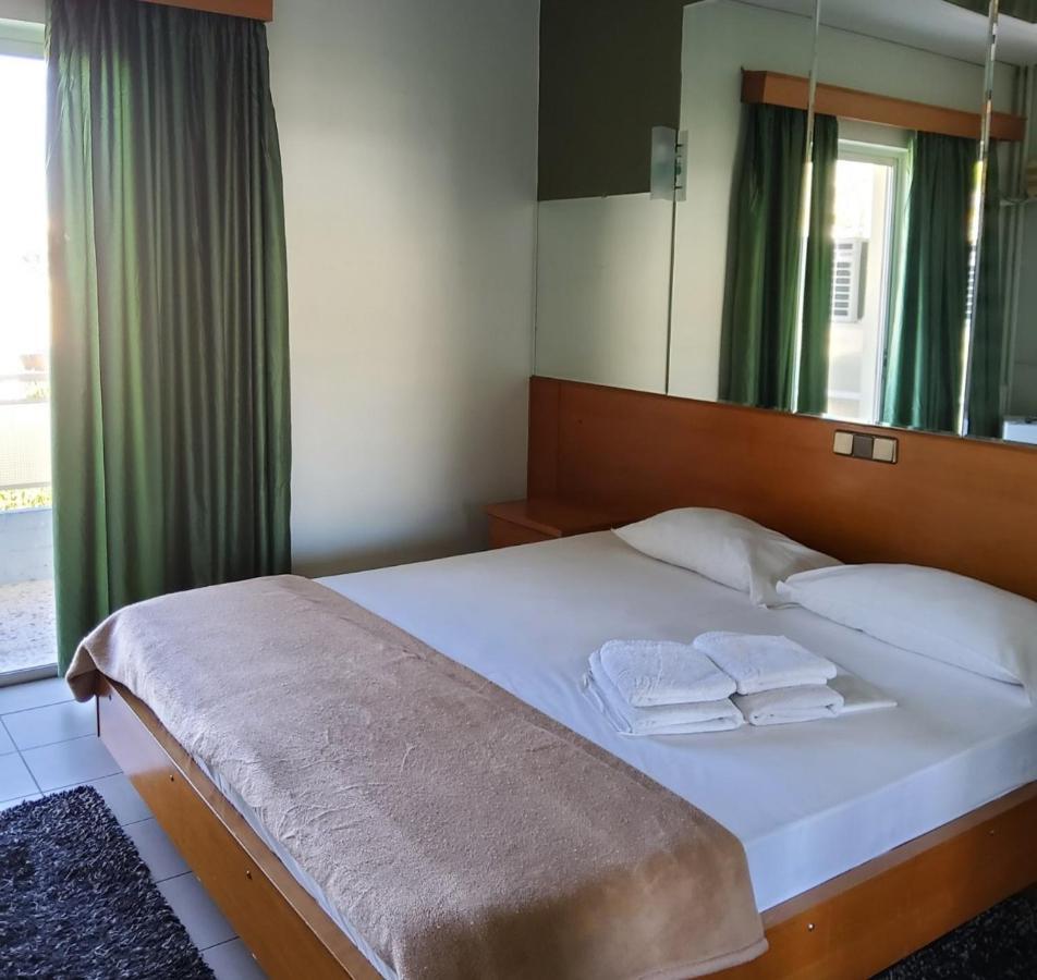 Hotel Tivoli à Athènes Extérieur photo